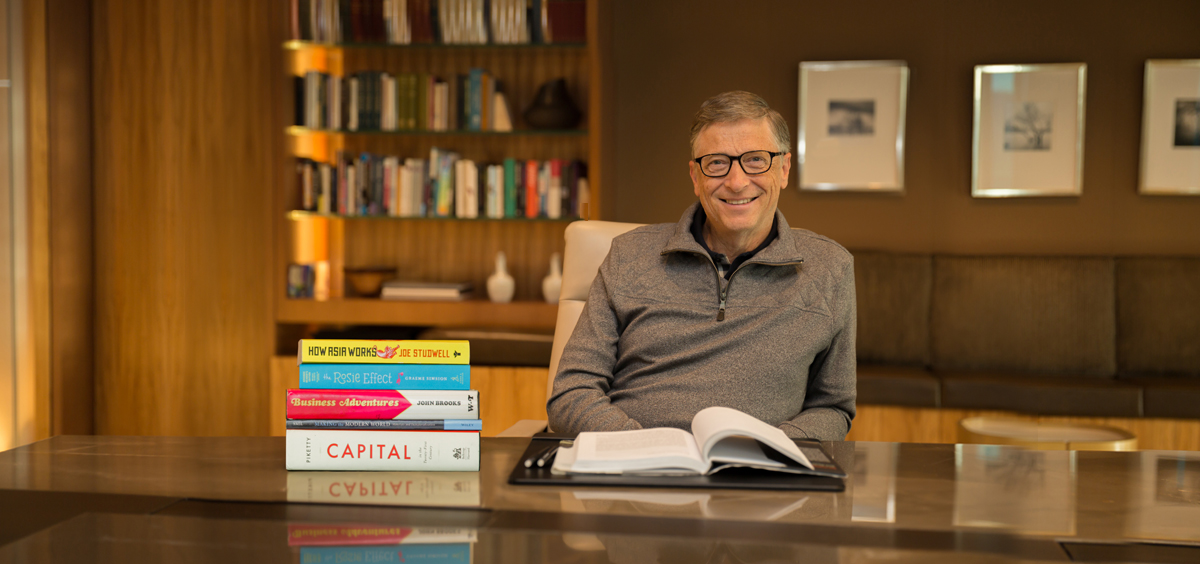 Bill Gates könyvekkel